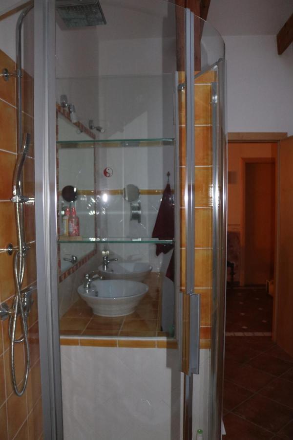 Helle, Offene Dachgeschosswohnung Mit Terrasse Oberloisdorf エクステリア 写真